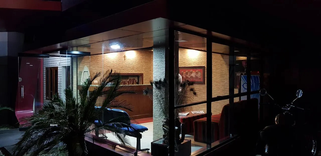 Airco Le-Grand Inn Терувалла